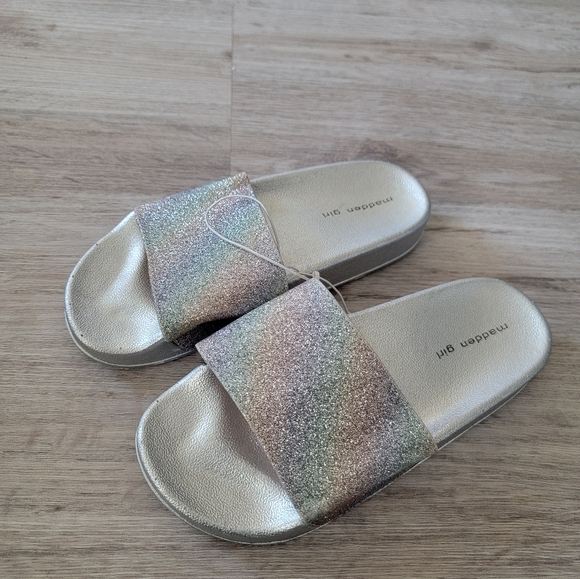 Kids Madden Girl Silver Glittery Sandals - Picture 2 of 5